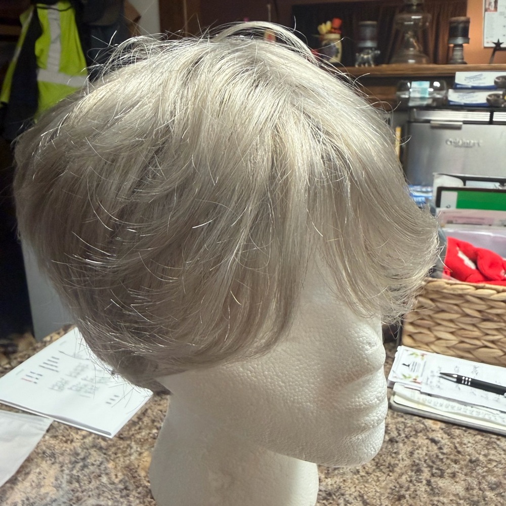 Silver Short Layered Women's Wig - Lightweight Style
